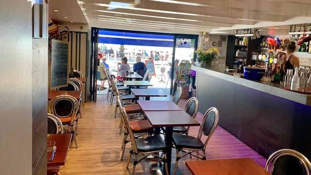 Cafe Corniche